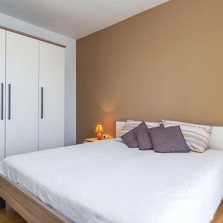 Cozy Apartment In Porec With Wifi Exterior photo