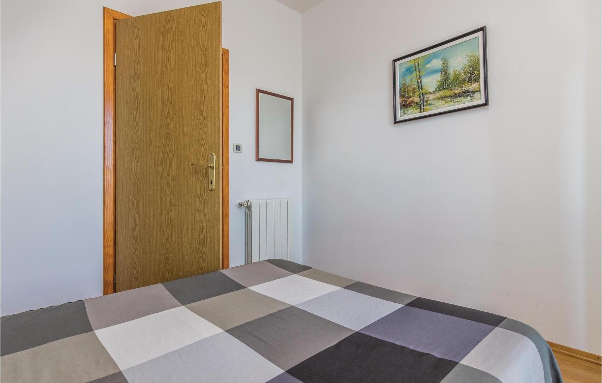 Cozy Apartment In Porec With Wifi Exterior photo