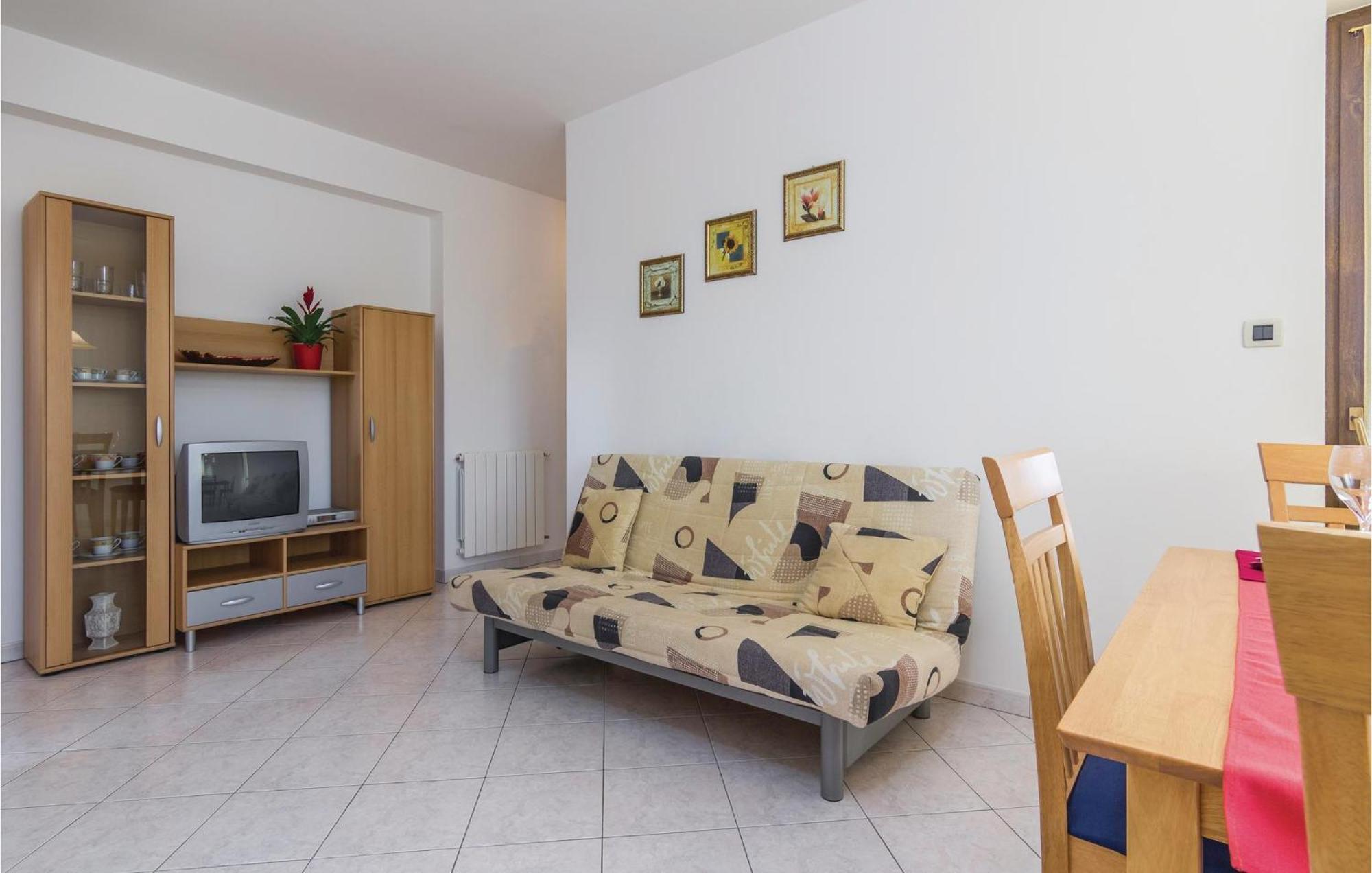 Cozy Apartment In Porec With Wifi Exterior photo